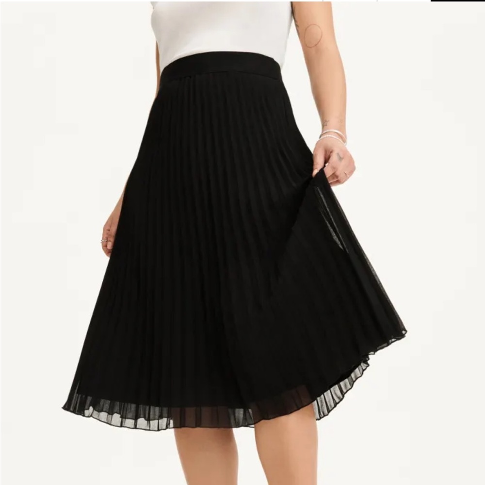 NWOT DKNY Classic Black Pleated Midi Skirt